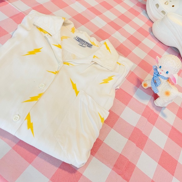 Pinot Noir Vintage woman’s shirt small lightning bolt yellow white button up - Picture 1 of 7